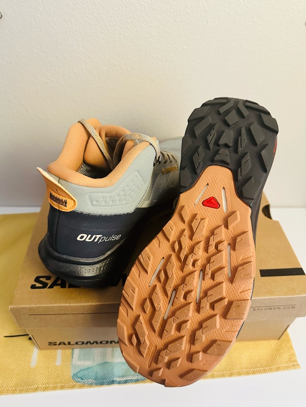 Salomon Out pulse waterproof women’s  hiking boots - Picture 3 of 8
